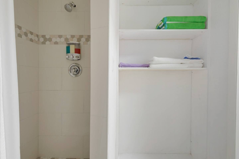 Bathroom 2, The Ideal Loft