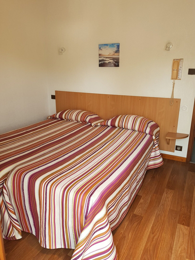 Bedroom 2, Hôtel du Lac, Landes