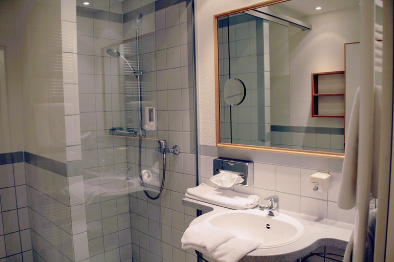Bathroom 4, Hotel Tuchhaus, Kitzingen