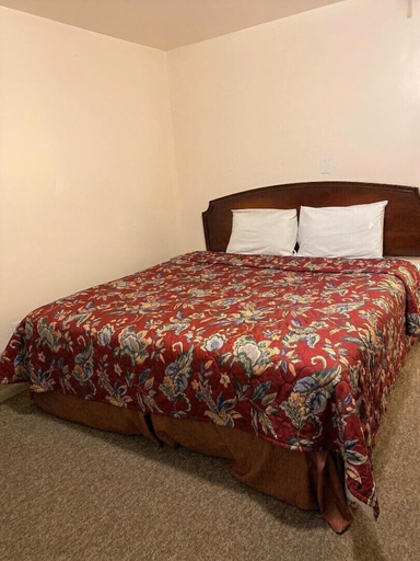 Bedroom 4, Country Place Inn And Suites, Carbon