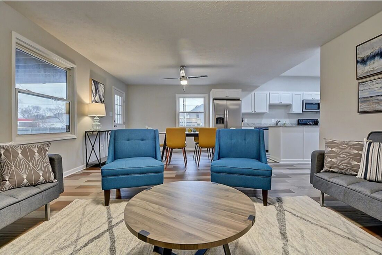 Others 4, Spacious 6BR/3BA House w/ Parking! Sleeps 20!, Marion