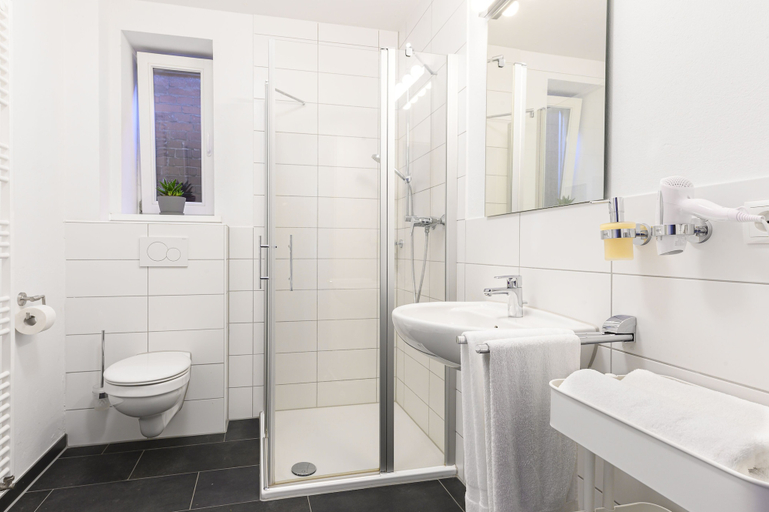 Bathroom 3, Altstadt Apartments Verden - Strukturstraße, Verden