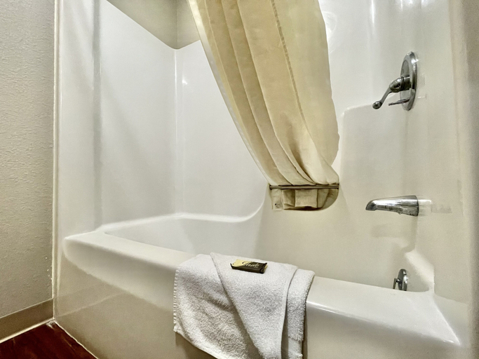 Bathroom 4, FairBridge Inn & Suites Fort Wayne, Allen