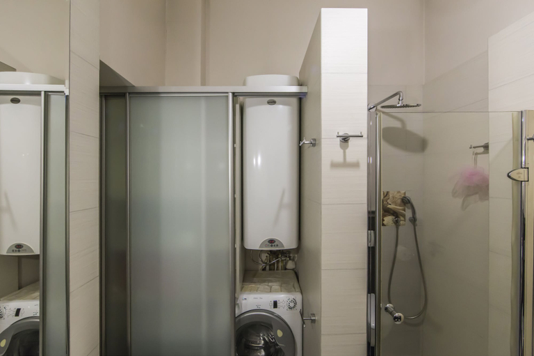 Bathroom 2, Gorgeous Cozy Apartment at Horodetskogo, Shevchenkivs'kyi