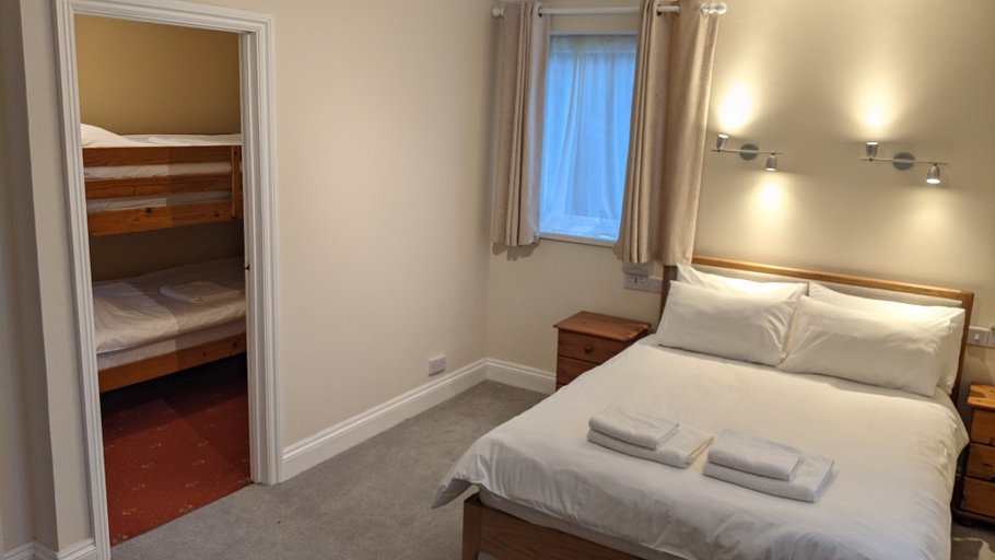 Bedroom 2, Ivybridge Guest House, Pembrokeshire