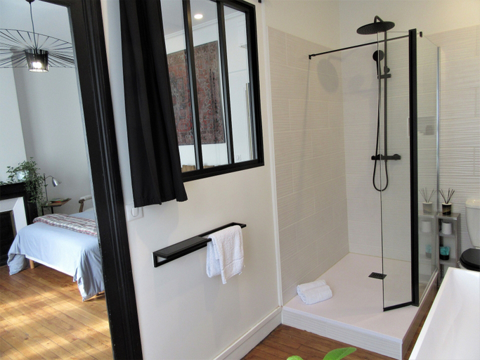 Bathroom 5, La Villa Dunois, Loiret