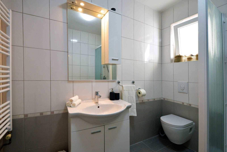 Bathroom 4, Apartments Enida, Murter