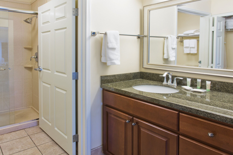 Bathroom 5, Staybridge Suites EVERETT - PAINE FIELD, Snohomish