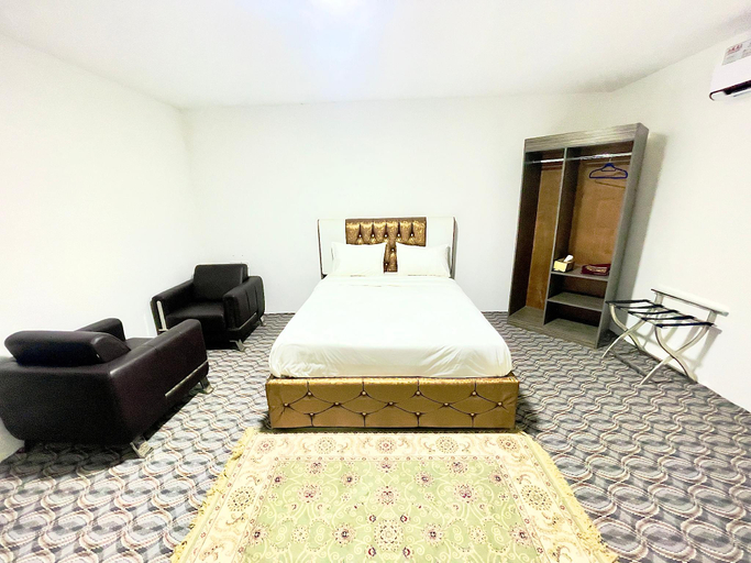 Bedroom 3, Royal Beach Hotel, Liwa