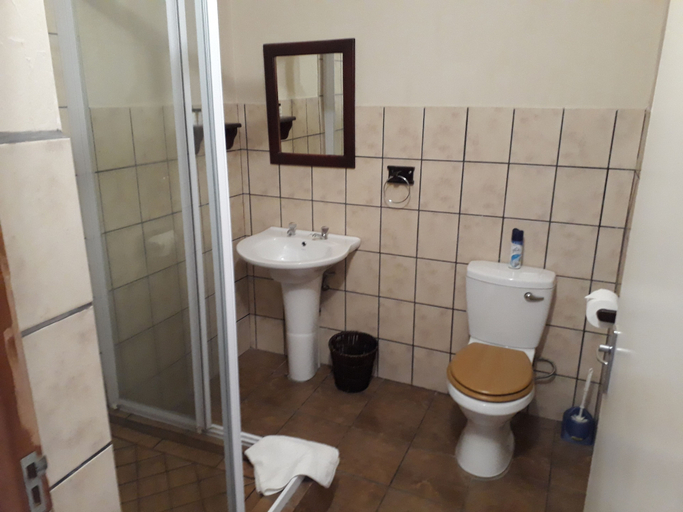 Bathroom 4, Ash River Lodge B&B, Thabo Mofutsanyane