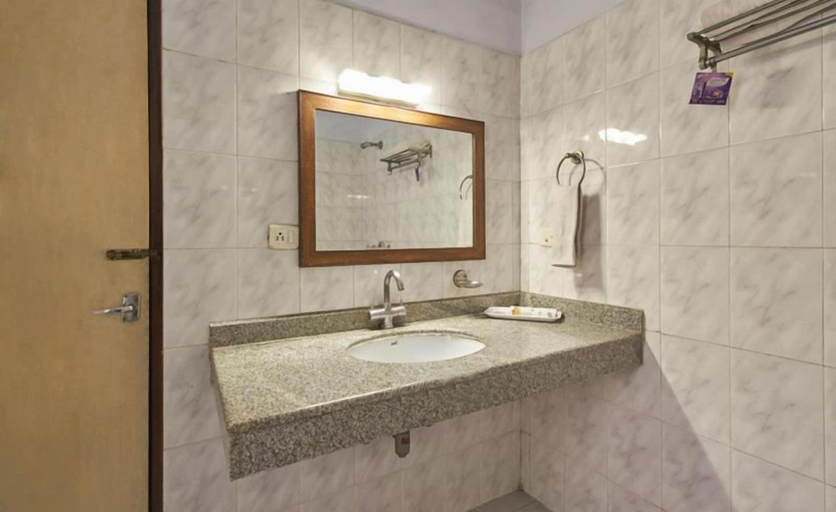 Bathroom 5, Pallavi International Hotel, Kolkata