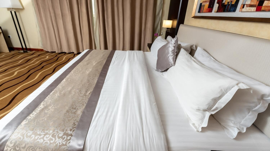 Bedroom 4, National Park Hotel