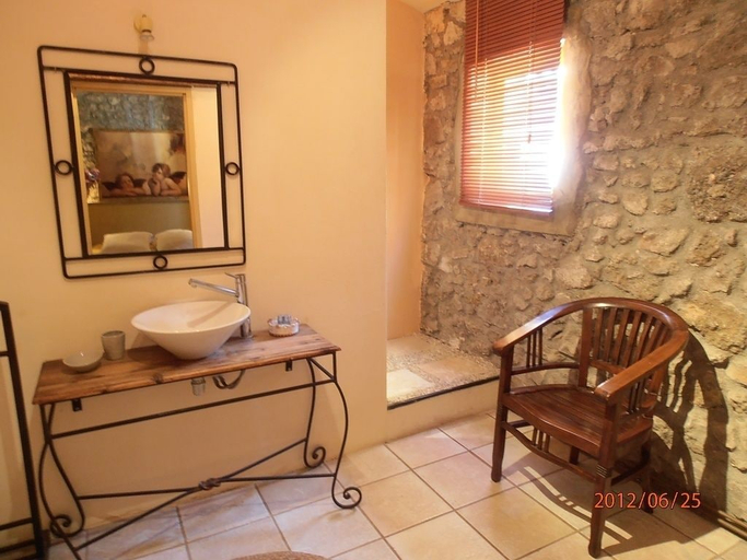Bathroom 5, La Chamberte, Hérault