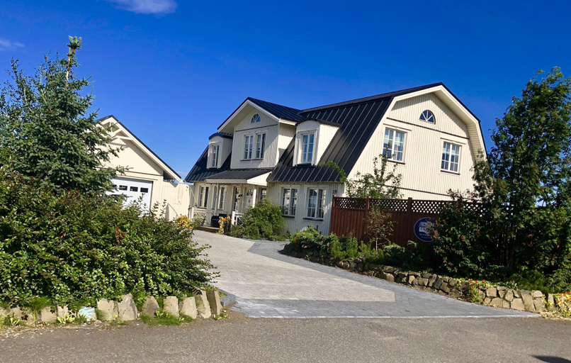 Exterior & Views