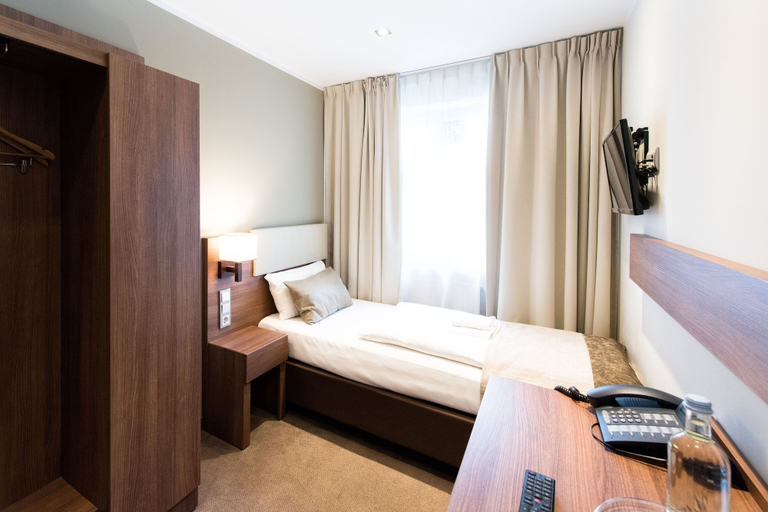 Bedroom 3, Hotel ARENA am Zoo by ANS, Frankfurt am Main