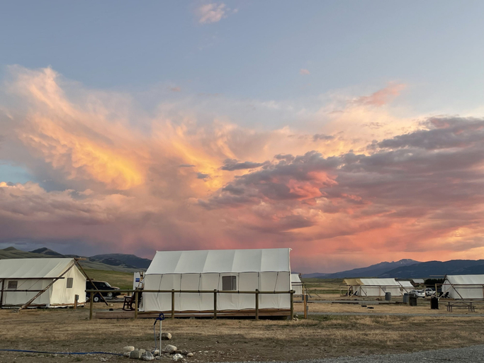 Exterior & Views 2, Yellowstone Dreamin Camp, Park