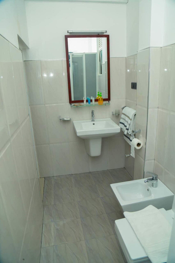 Bathroom 3, Queens Beach Hotel, Tangalle