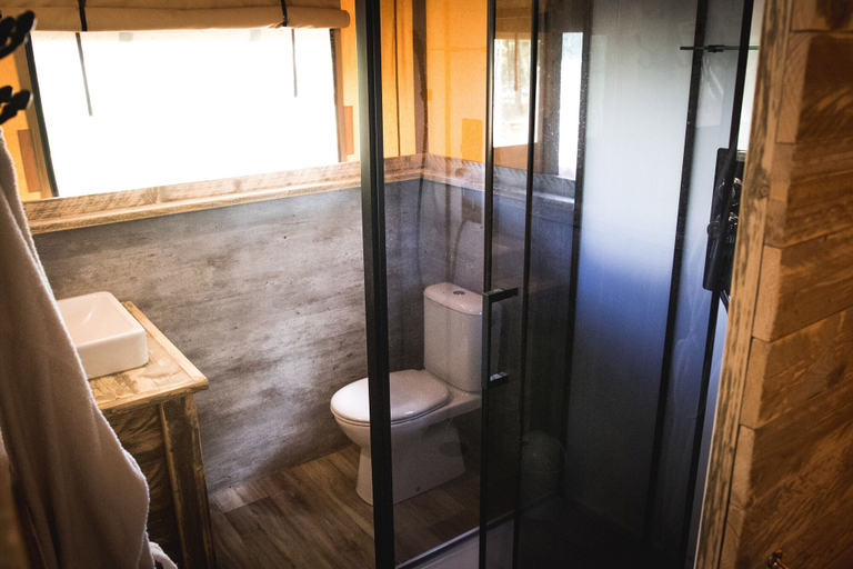 Bathroom 4, Whaka Lodge, Gers
