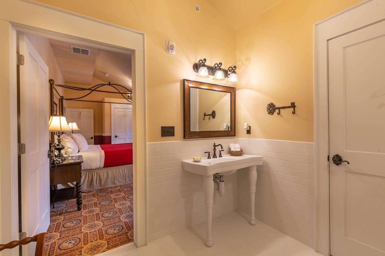 Bathroom 4, Steele Mansion Inn Gathering Hub, Lake