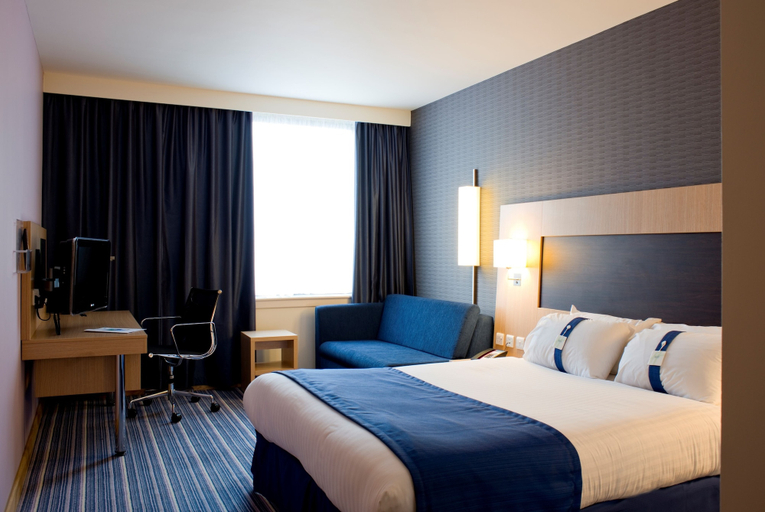 Bedroom 2, Holiday Inn Express ROTHERHAM - NORTH by IHG, Barnsley