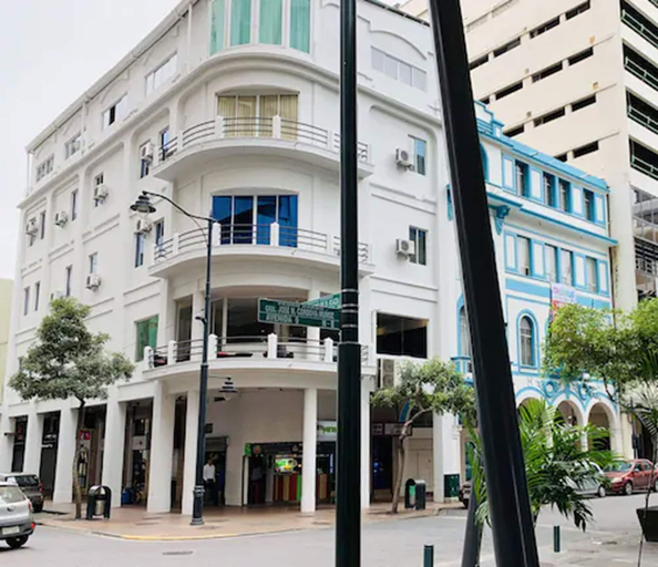 Exterior & Views