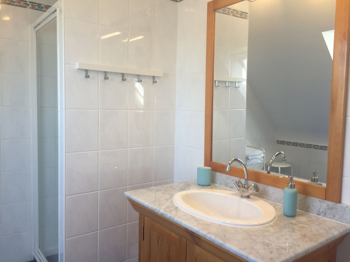 Bathroom 5, Chambres d'Hotes Penker, Côtes-d'Armor