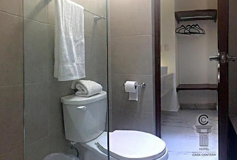 Bathroom 3, Hotel Casa Cantera, León