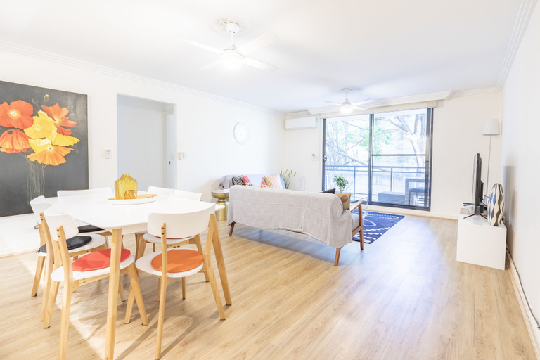 Others 4, Perfectly Located Apt Rooftop Pool & Spa, Sydney