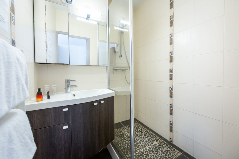 Bathroom 4, Les Pins Blancs de Provence, Var