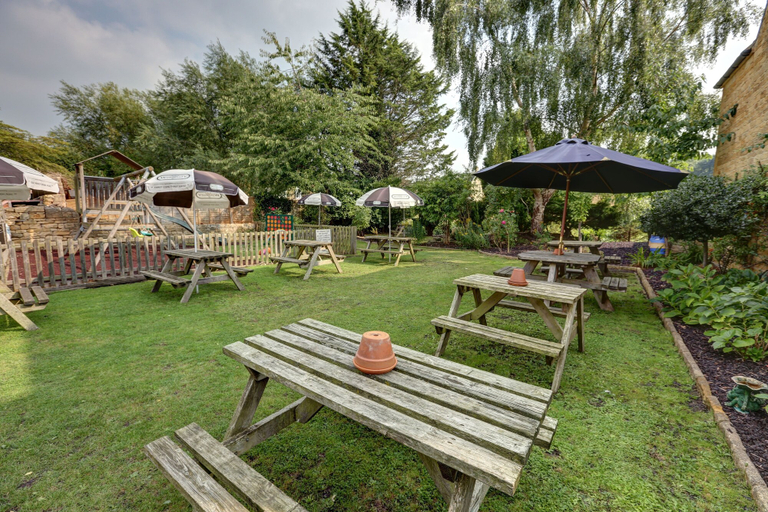 Others 5, Volunteer Inn, Gloucestershire