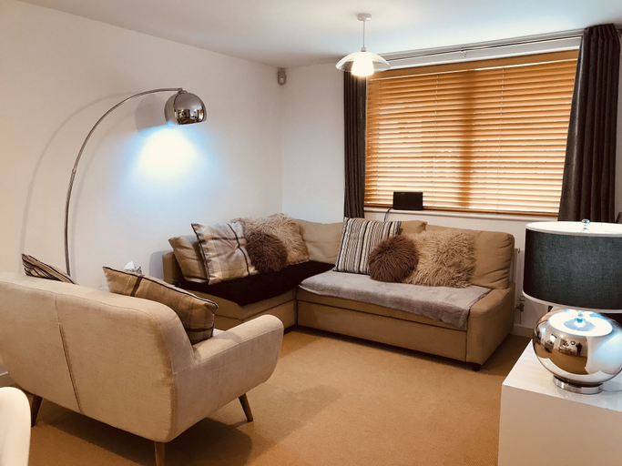 Others 4, 2 Bedroom Luxe Dockland Apartment with Parking, Sefton
