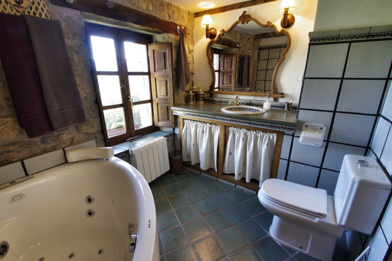 Bathroom 5, Casa Rural La Cortina, Asturias