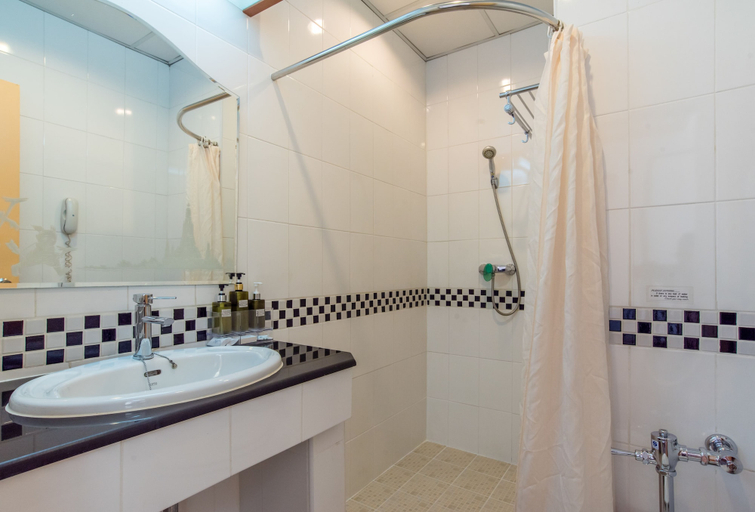 Bathroom 5, New Siam Riverside, Phra Nakhon
