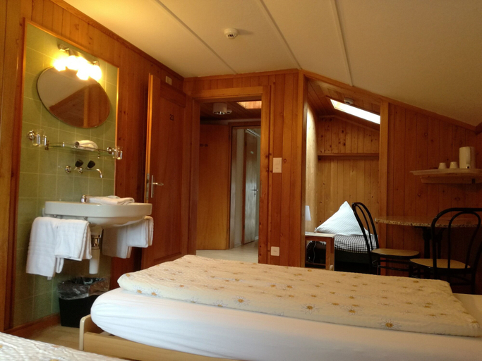Bedroom 2, Gasthof Schoenegg, Interlaken