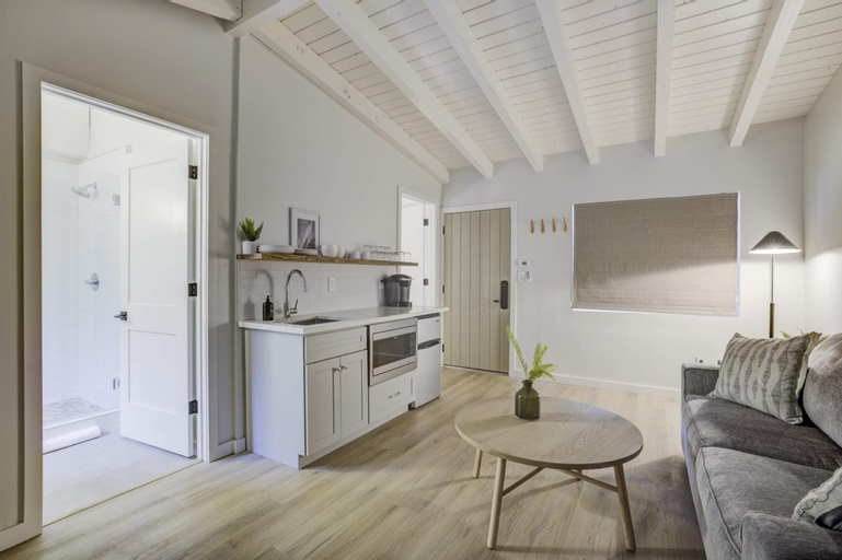 Dining Room 4