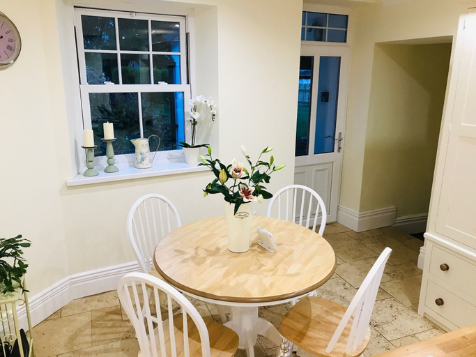 Others 5, Hengoed Hideaway - Spacious 3-bed House, Caerphilly
