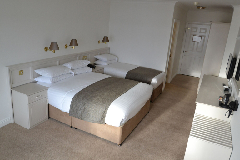 Bedroom 4, Bay View Hotel
