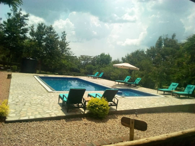 Sport & Beauty, Simba Safari Camp, Fort Portal
