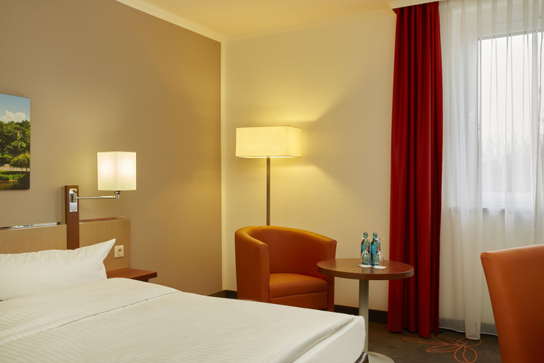 Bedroom 3, H+ Hotel Leipzig-Halle by Sunday Hotels, Saalekreis