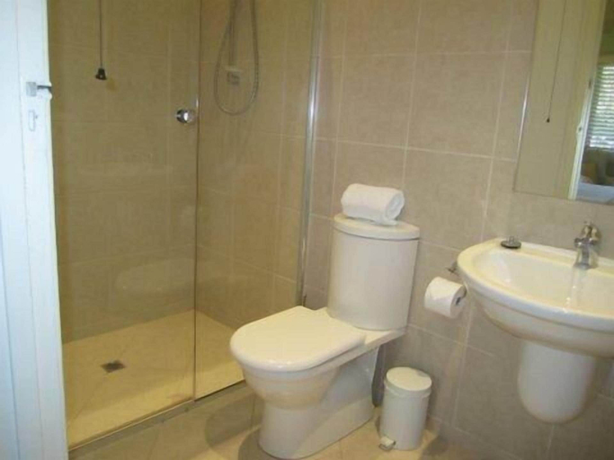 Bathroom 4, Plantation House, Melbourne