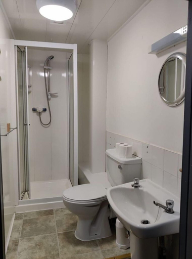 Bathroom 3, Bank St Hotel, Blackpool