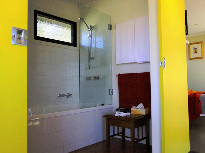 Bathroom 3, Deshons Retreat, Kingaroy