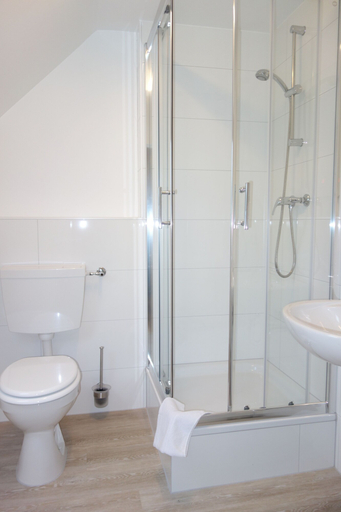 Bathroom 5, Hotel-Restaurant Zum Musikalischen Wirt, Oberbergischer Kreis
