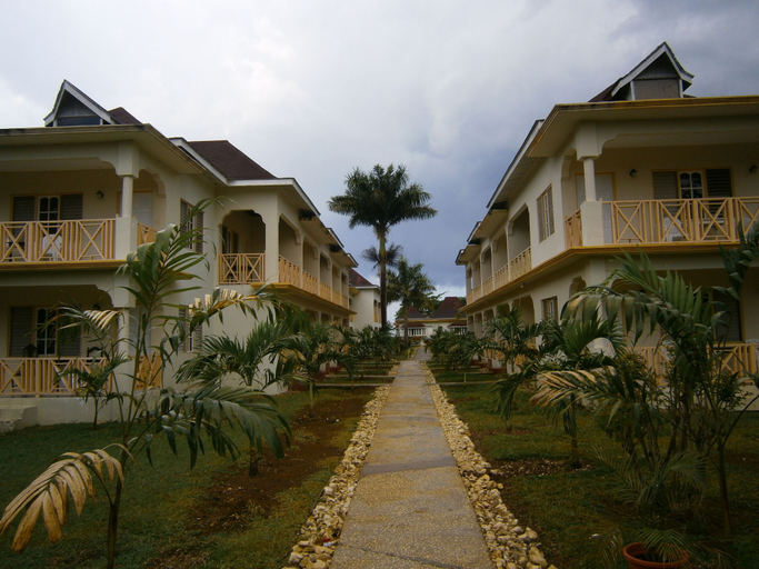 Exterior & Views 2, Coral Seas Beach Resort