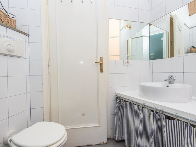 Bathroom 3, RSH Ara Pacis Terrace Apartment, Rome