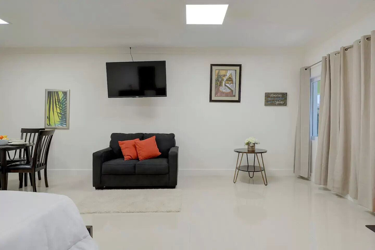 Others 5, The Ideal Loft