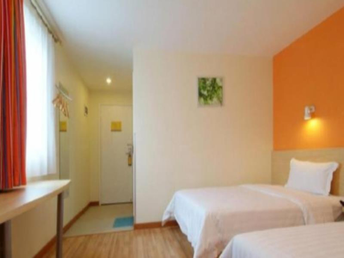 Bedroom 2, 7 Days Inn Daqing Ranghu Road Xinchao Tieren Square, Daqing
