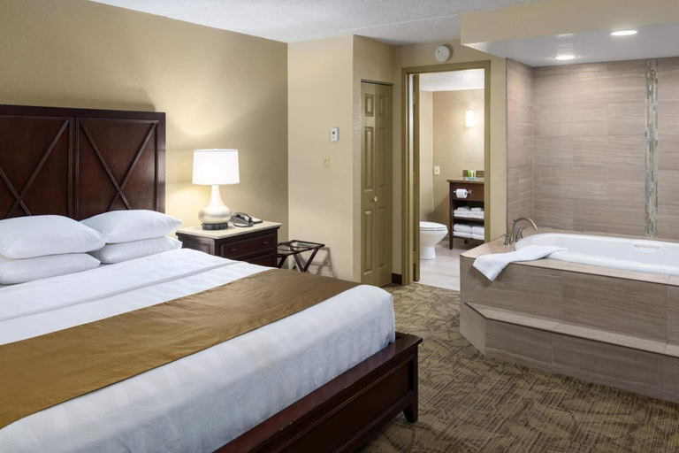 Bedroom 4, Bismarck Hotel and Conference Center, Burleigh