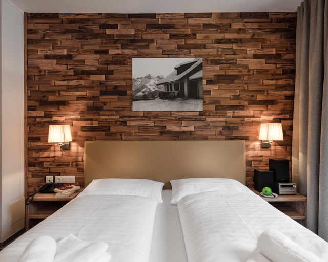 Bedroom 2, AlpenParks Chalet & Apartment AreitXpress, Zell am See
