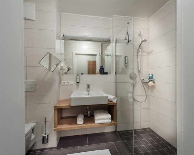 Bathroom 3, AlpenParks Chalet & Apartment AreitXpress, Zell am See